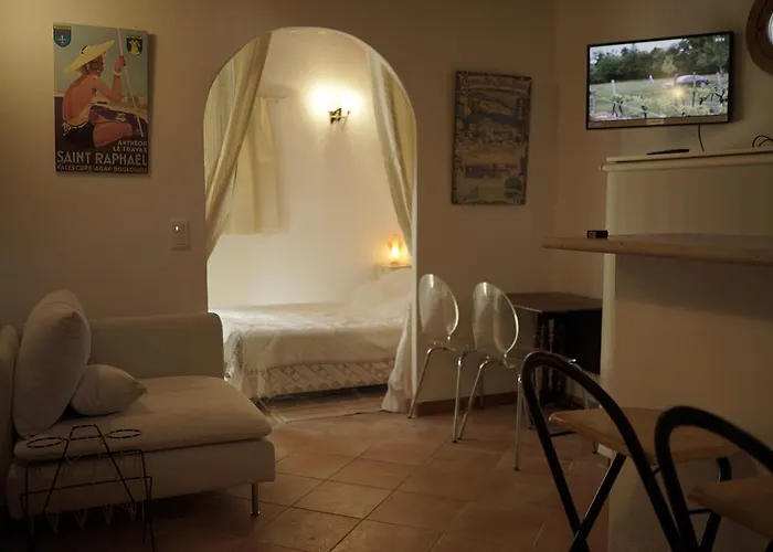 Affittacamere La Maison Des Oliviers 3*